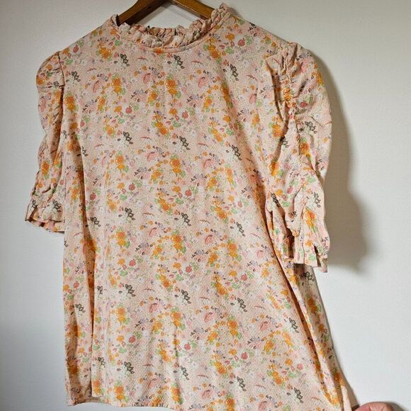 EUC LOFT DAINTY FLORAL MOCK NECK RUFFLED HALF SLEEVES TOP SIZE M - Picture 2 of 15